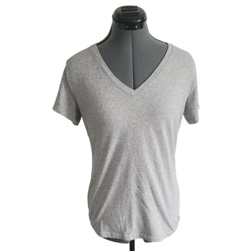 Nike Slim Fit‎ / Dry-Fit / V-Neck T-Shirt Size M
